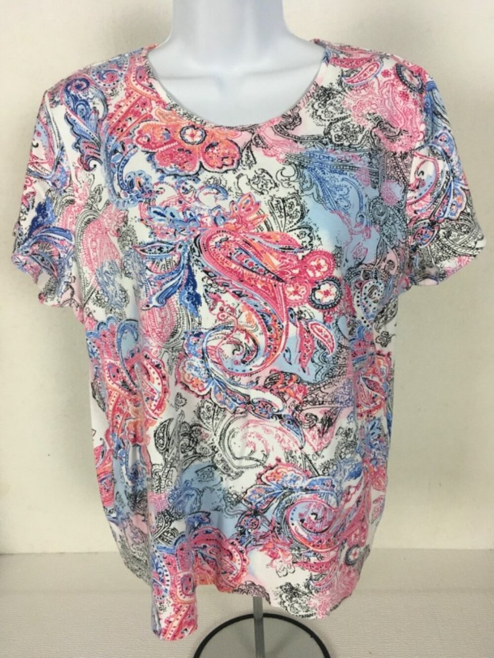 Croft and Barrow Classic Tee Size XL White w Pink Blue Paisley Short sleeves